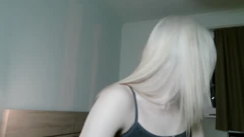 sora999999999 online show from April 8, 6:53 pm