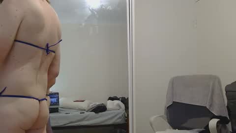 Justine Stray online show from February 8, 9:10 pm