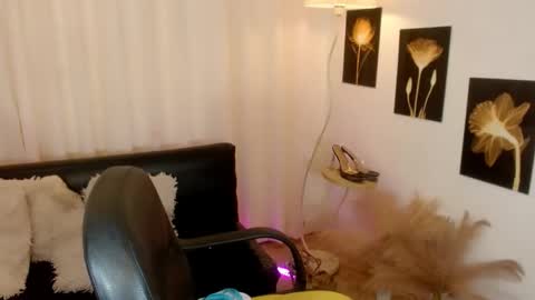 ISABEL online show from December 17, 3:56 am