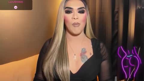 Snapshot of suckablecockoffreya chatting on November 1, 1:41 pm JADE ELYSE online show from November 1, 1:41 pm