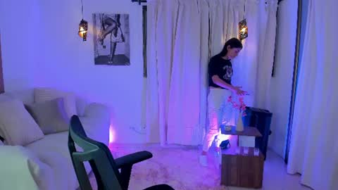 susi_doll1 online show from June 16, 2:08 pm