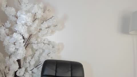  Alice Woolridge  online show from October 31, 9:23 pm