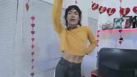 Snapshot of sweetsamy39715 chatting on February 18, 1:55 pm sweetsamy39715 online show from February 18, 1:55 pm
