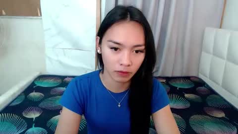 YOGIRL MAXINE online show from April 28, 5:01 am