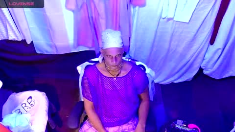 tgirllover69141980 online show from October 18, 12:47 am