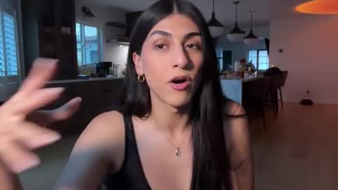 babygirlmami online show from November 18, 12:32 am