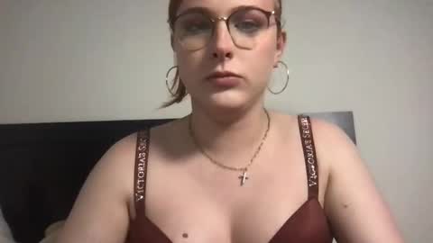 threalqueenaria online show from April 28, 6:29 am