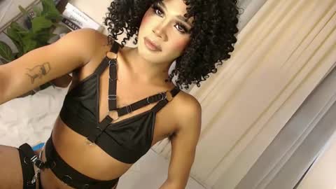 Snapshot of tiara_perezx chatting on December 15, 4:29 am Sam online show from December 15, 4:29 am