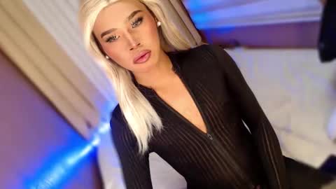 Snapshot of tiara_perezx chatting on October 2, 8:26 am Sam online show from October 2, 8:26 am