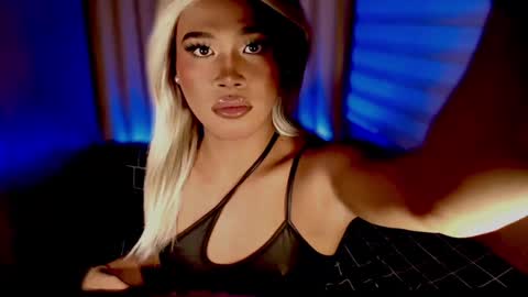 Snapshot of tiara_perezx chatting on October 24, 7:08 pm Sam online show from October 24, 7:08 pm