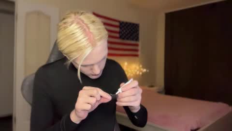 Amira online show from December 15, 9:16 am