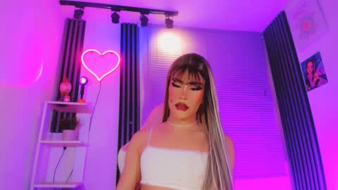 Hallie And Annie online show from February 26, 2:49 am