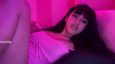 HOTTIE4U online show from March 18, 4:24 am