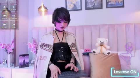 Tracy  online show from February 14, 1:07 pm