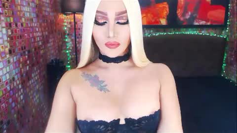 Snapshot of transplayfullolivia chatting on February 14, 10:04 pm KYLIE BELLA TS online show from February 14, 10:04 pm