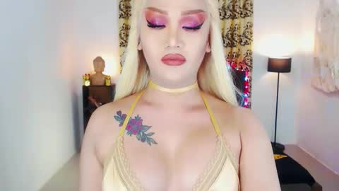 Snapshot of transplayfullolivia chatting on September 8, 7:45 pm KYLIE BELLA TS online show from September 8, 7:45 pm