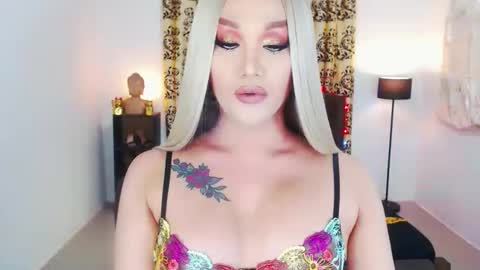 Snapshot of transplayfullolivia chatting on September 16, 7:13 am KYLIE BELLA TS online show from September 16, 7:13 am