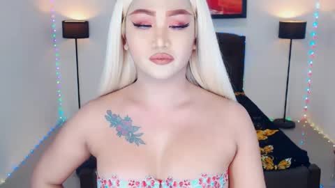 KYLIE BELLA  TS online show from July 17, 7:14 am