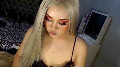 jayvie online show from September 24, 9:32 pm