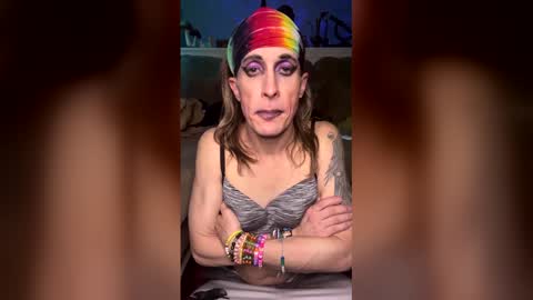 Leora Lenz online show from May 24, 5:04 am