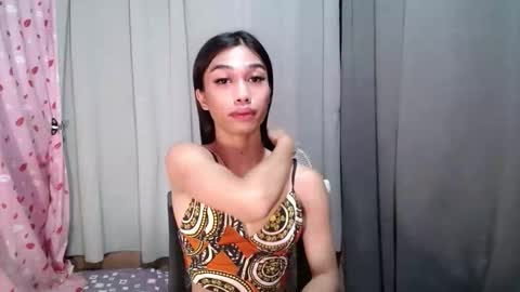 urloverjasmine_xx online show from May 7, 12:39 am