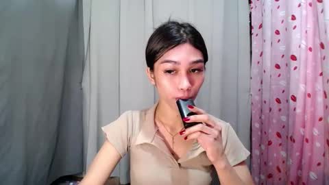 urloverjasmine_xx online show from May 9, 1:57 am