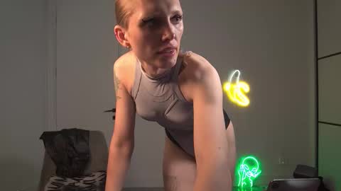 VelvetTGirl online show from March 26, 7:01 am