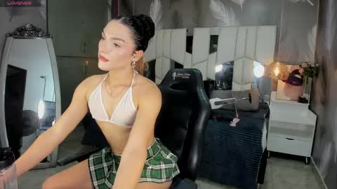 Veronica  online show from May 8, 9:55 pm