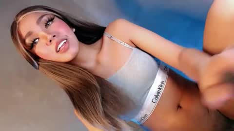 Isla Fox online show from September 9, 5:17 am