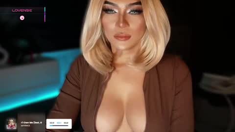 Julia online show from October 28, 3:04 am