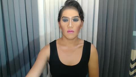 GWEN THOMPSON .......   online show from January 25, 2:30 pm