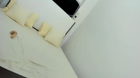 xislandenchantresx online show from November 7, 12:22 am