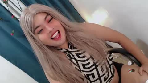 its me MADEL online show from June 23, 1:46 am