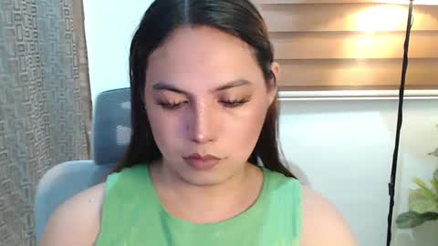 Snapshot of xxjulielovesyouxx chatting on February 7, 2:04 pm July online show from February 7, 2:04 pm