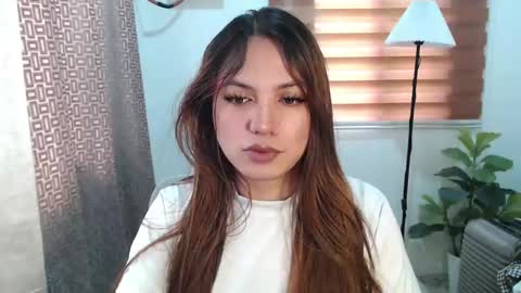 Snapshot of xxjulielovesyouxx chatting on February 16, 12:00 am July online show from February 16, 12:00 am