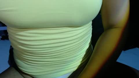 Kylie Smith online show from April 22, 2:57 pm