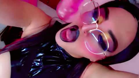 yarethrousss online show from November 27, 6:49 am