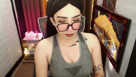 yassiered online show from February 25, 8:08 am