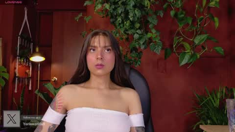 yeriawaddell  online show from May 10, 9:53 pm