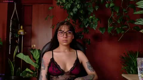yeriawaddell  online show from May 16, 9:36 pm