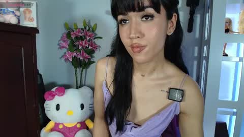 yiyii9 online show from May 7, 7:43 pm