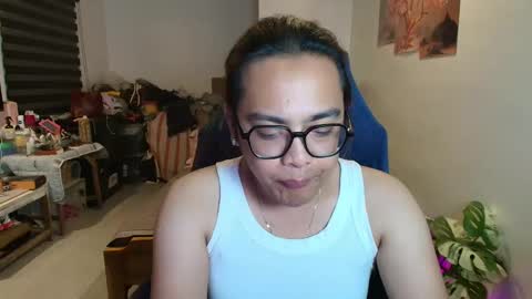 your_dreamgirlxxx69 online show from May 8, 1:18 pm