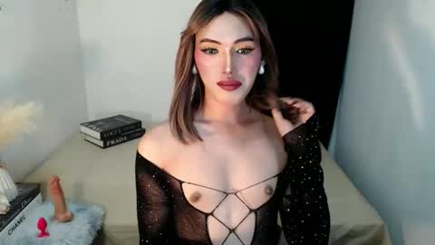 TIFFANY SUCKING QUEEN online show from May 11, 1:33 am