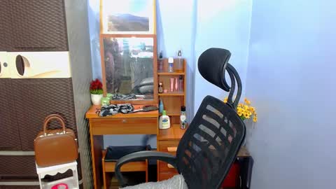 Snapshot of yoursweetangelxxx chatting on December 29, 11:07 am YourDreamgirl  online show from December 29, 11:07 am