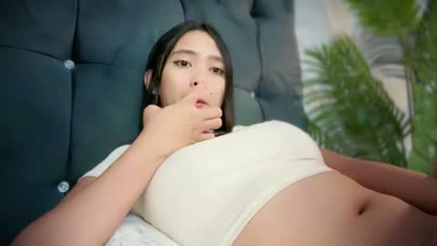 YowgineTheGreat online show from January 31, 2:49 pm