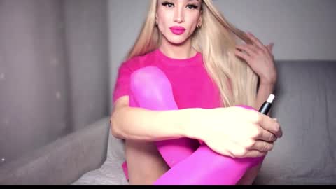 ZARINA online show from December 8, 9:10 pm