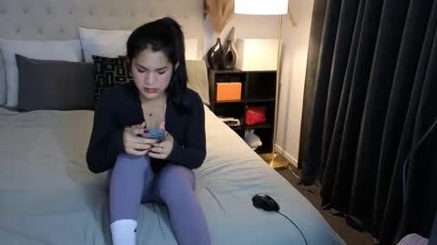 zoeyjohnson24 online show from May 24, 6:21 am
