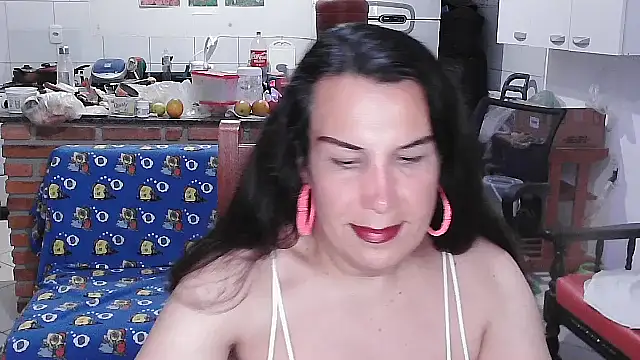 LauraVicttoria361215 online show from December 23, 1:10 am