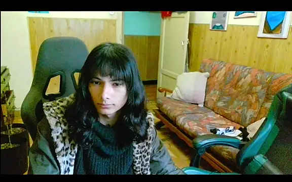 calliemaggotbone online show from December 20, 2:12 pm