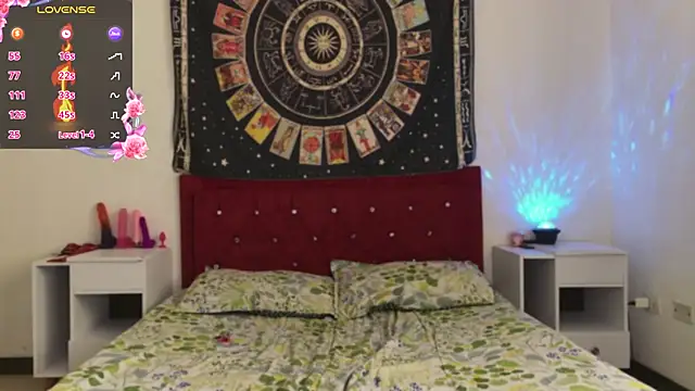 luna del rey  online show from January 13, 6:49 pm